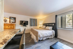 Charming Studio Deluxe w/Full Kitchen #115 at Donner Lake Village Truckee